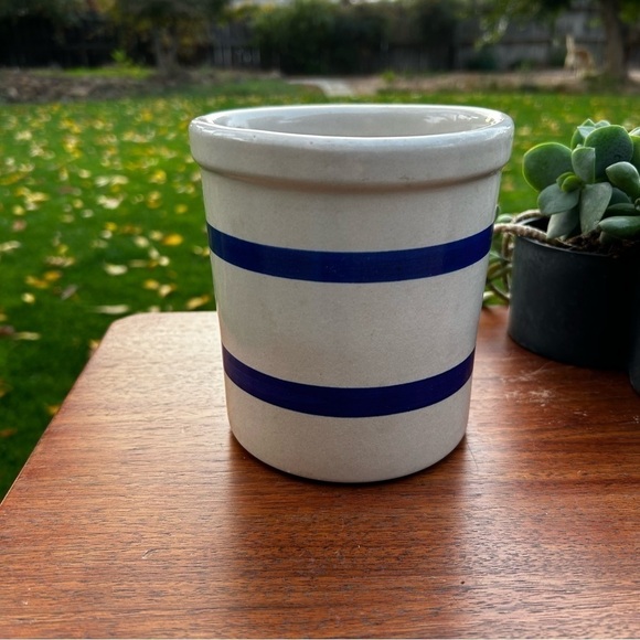 Roseville Blue Stripe 1 quart Stoneware Crock Container - Picture 5 of 5
